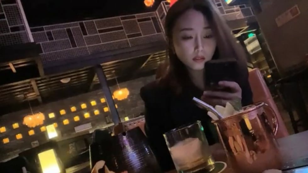 帅哥酒吧钓了个颜值超高的美女,带回酒店灌酒让她喝多趁机上了她 帅哥酒吧钓了个颜值超高的美女,带回酒店灌酒让她喝多趁机上了她