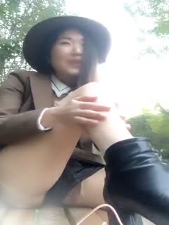 短裙少妇公园无下限露出勾引 短裙少妇公园无下限露出勾引
