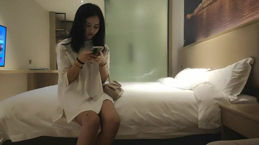 小马寻花约白衣外围妹子,蹲着深喉口交,后入撞击啊啊叫操的受不了 小马寻花约白衣外围妹子,蹲着深喉口交,后入撞击啊啊叫操的受不了