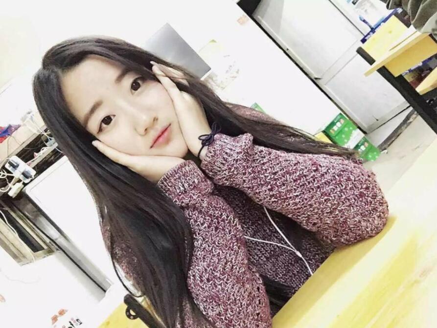 百度云泄密流出视图外表斯文可爱的眼镜美眉小冰如何被一根大鸡巴征服的