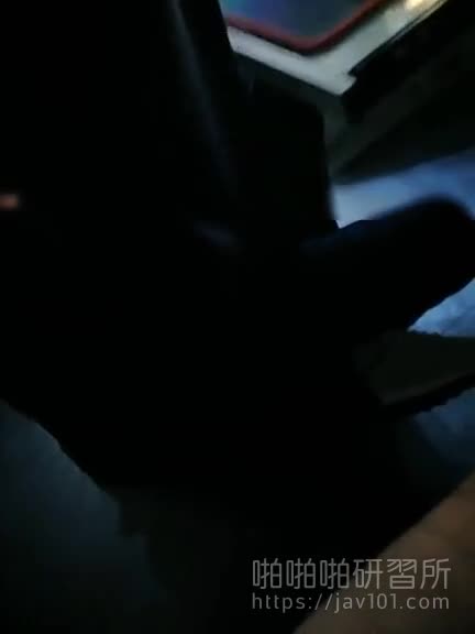 大胆正妹到网咖开放鲁蛇来摸摸! 弄完手上都海鲜味~ 大胆正妹到网咖开放鲁蛇来摸摸! 弄完手上都海鲜味~