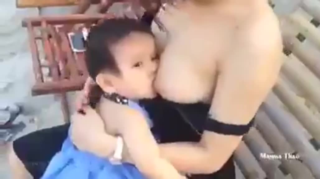 有巨乳妈的孩子吃很好!辣妈哺乳影片被人上传﹗婴儿越吸越深让人羡慕 有巨乳妈的孩子吃很好!辣妈哺乳影片被人上传﹗婴儿越吸越深让人羡慕