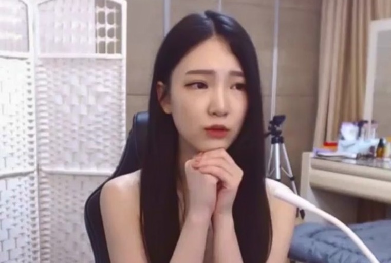 美胸直播主揉奶跳一波~还加码自慰抠逼福利大放送 美胸直播主揉奶跳一波~还加码自慰抠逼福利大放送