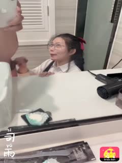 JK制服衛生間口爆顏射的。
