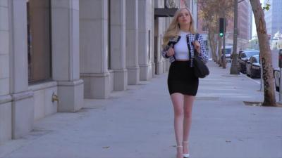 翘臀小姐姐的职场诱惑！湿身办公桌激情四射，肉体偿还的办公室play高清无码