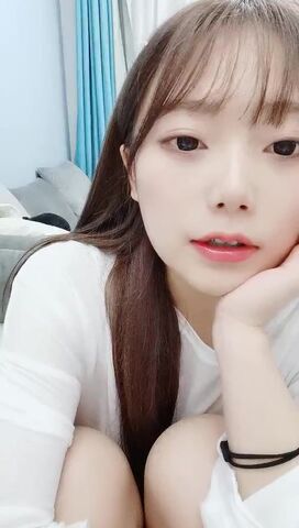 【浴室湿身诱惑】初恋脸女神半褪内裤湿臀坐马桶 跳蛋震动肥穴汁液飞溅 超清纯完美肉体实录