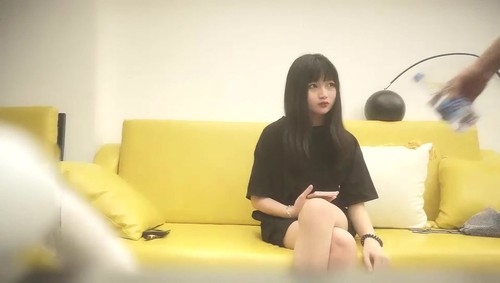 嫩妹约炮实录：互舔奶子抚摸调情，倒立69口交特写，骑乘无套猛操内射高潮！