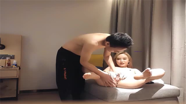 步宾寻花系列：高颜值瑜伽教练性感肉体激情缠绵，啪啪实战柔体诱惑