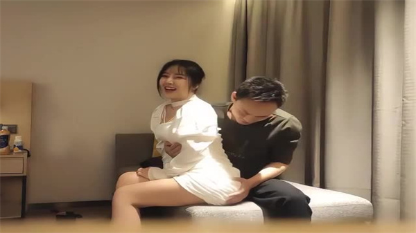 步宾探花极品白裙妹！甜美长相让人想扒光狂操